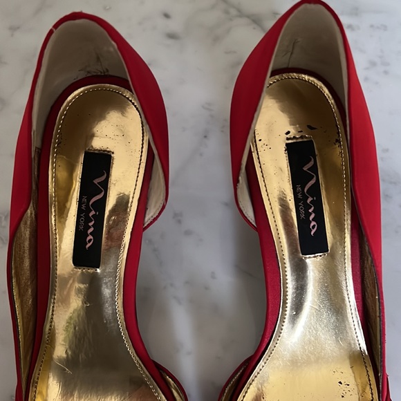 Nina Red Satin Pumps Pointed Toe Low Heel Size 8 - Picture 3 of 11
